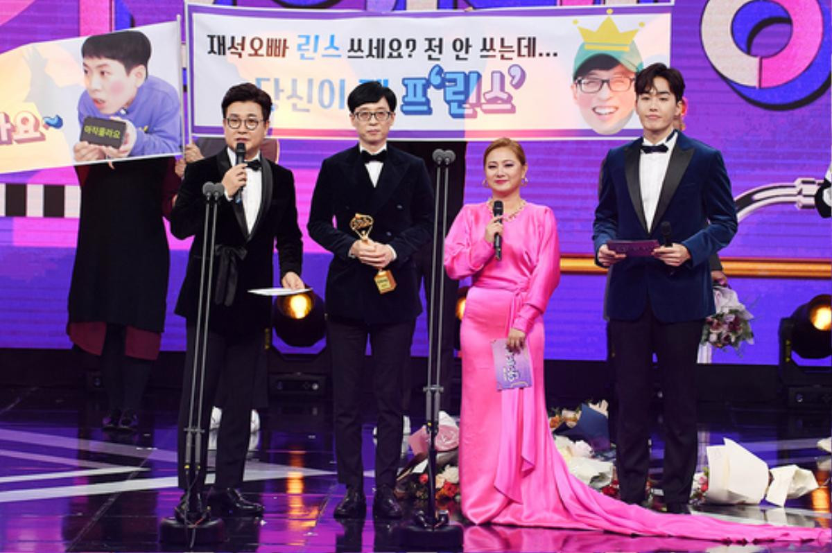 'SBS Entertainment Awards 2019': Yoo Jae Suk thắng Daesang, nghẹn ngào nói về Goo Hara và Sulli trong bài phát biểu Ảnh 1