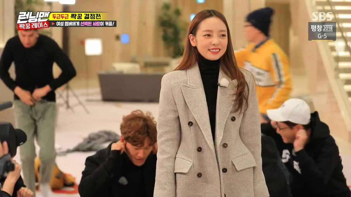 Đồng nghiệp nổi tiếng gửi thư tay, thành viên 'Running Man' viếng nơi lưu giữ tro cốt Goo Hara Ảnh 5