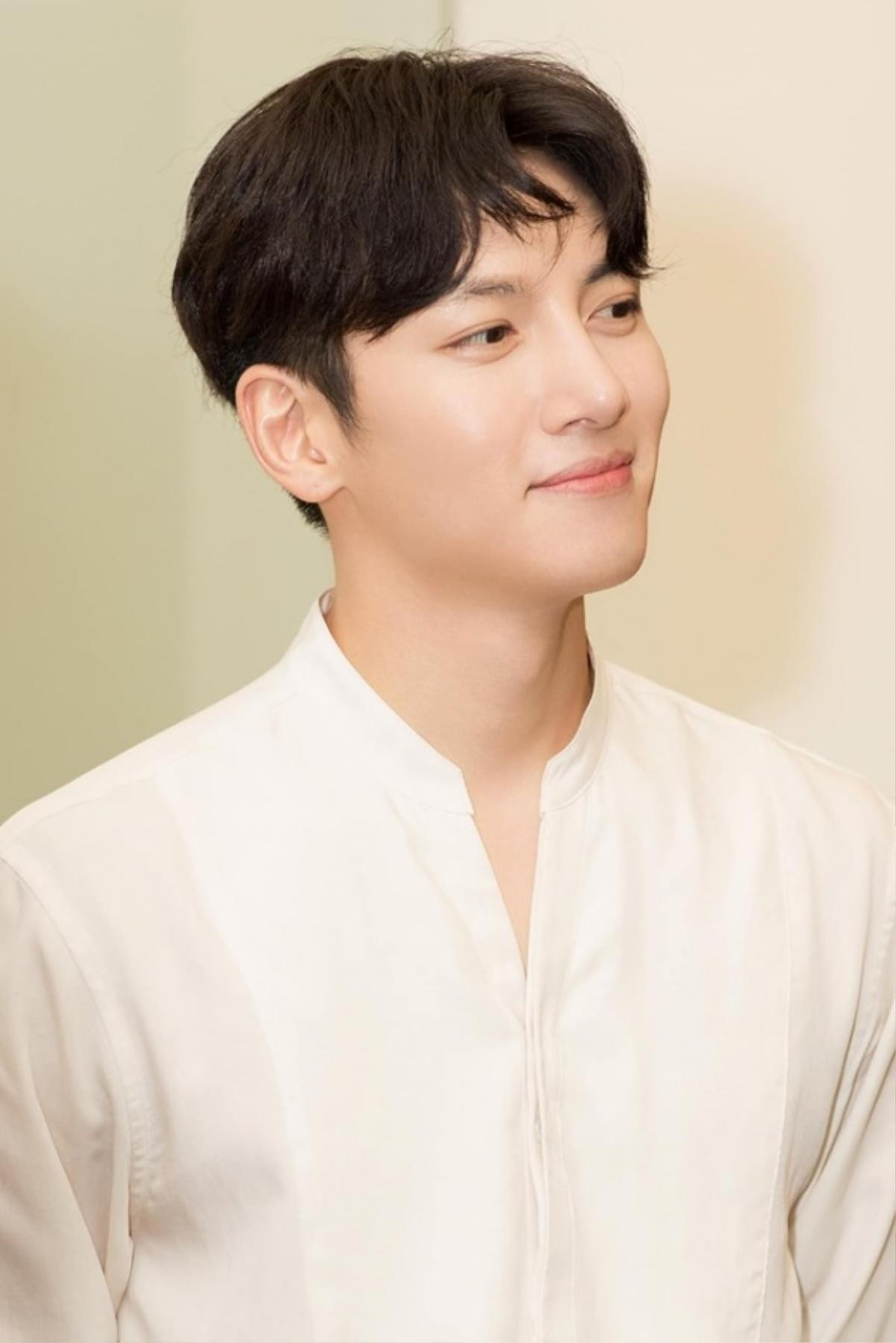 Nhìn những hình ảnh này thì Ji Chang Wook và Bang Chi Gu đích thị là cặp đôi nghệ sĩ - quản lý lầy lội nhất K-biz! Ảnh 2