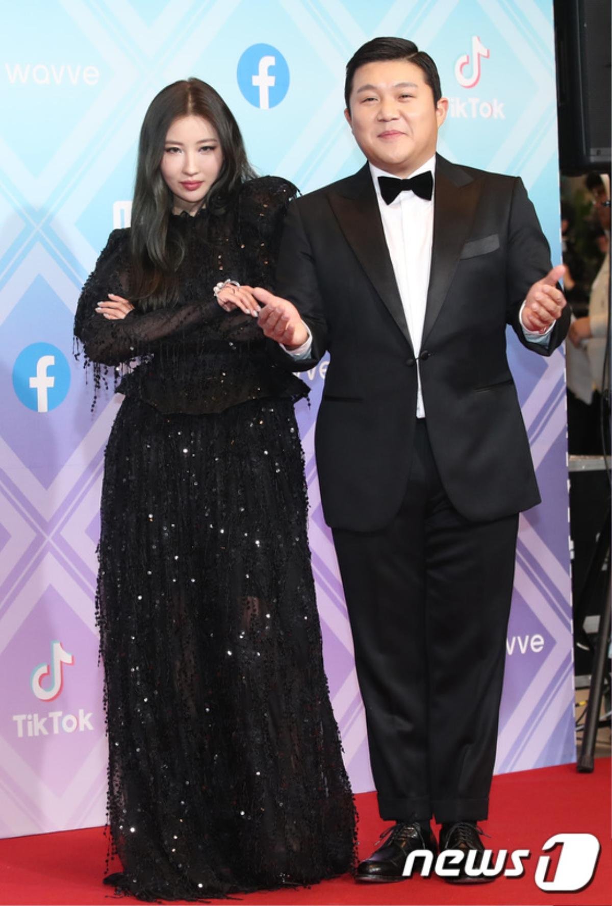 Thảm đỏ 'MBC Entertainment Awards 2019': Hwasa (Mamamoo) kiều diễm, dàn sao 'Hotel Del Luna' hội tụ Ảnh 20