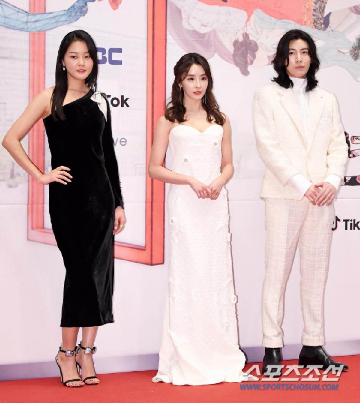 Thảm đỏ 'MBC Drama Awards 2019': Han Ji Min - Jung Hae In và Shin Se Kyung - Cha Eun Woo chiếm trọn 'spotlight' Ảnh 21