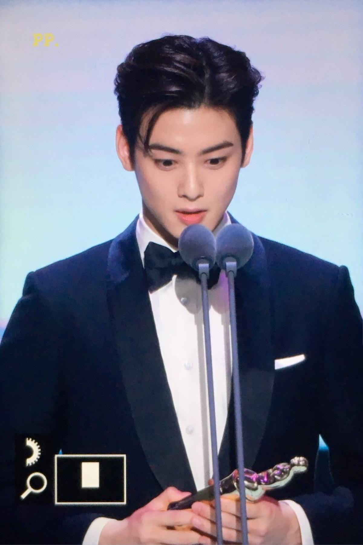 'MBC Drama Awards 2019': Knet sốc nặng khi Cha Eun Woo (ASTRO) thắng giải 'Nam diễn viên xuất sắc' Ảnh 6