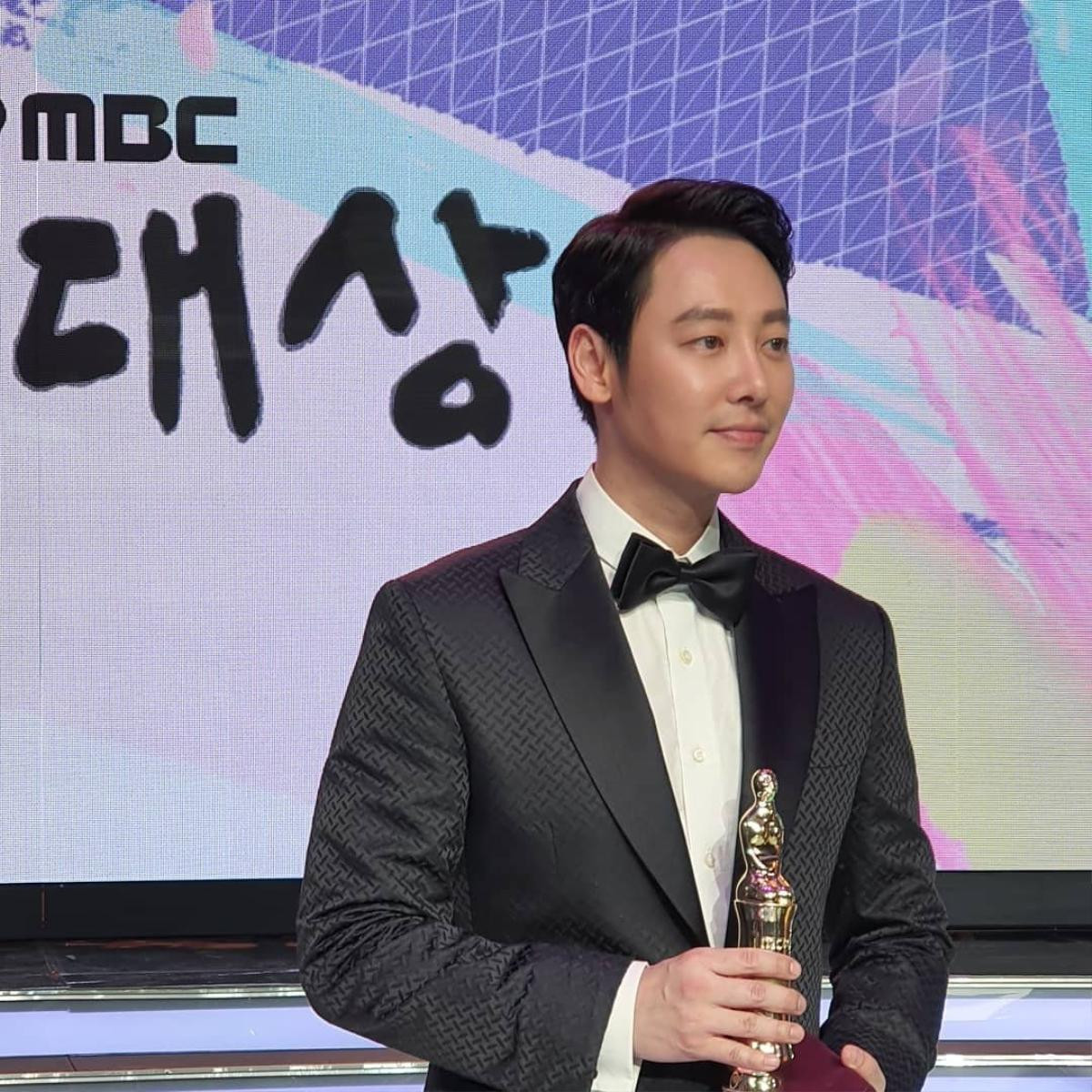 'MBC Drama Awards 2019': Knet nói gì khi Kim Dong Wook nhận Daesang, Cha Eun Woo vượt loạt sao lớn để chiến thắng? Ảnh 1