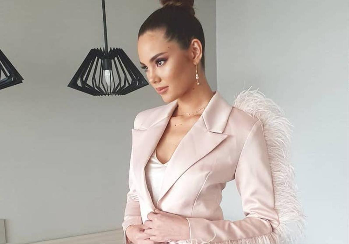 Hoa hậu Catriona Gray khiến fan Việt trầm trồ khi khoe nhan sắc nữ thần trong chiếc đầm 'made in Vietnam' Ảnh 9