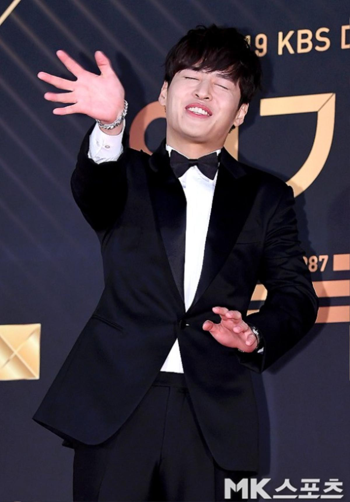 Thảm đỏ 'KBS Drama Awards 2019': Jang Dong Yoon, L (Infinite), Choi Si Won cực điển trai - 'Cười ra nước mắt' với loạt biểu cảm của Kang Ha Neul Ảnh 7