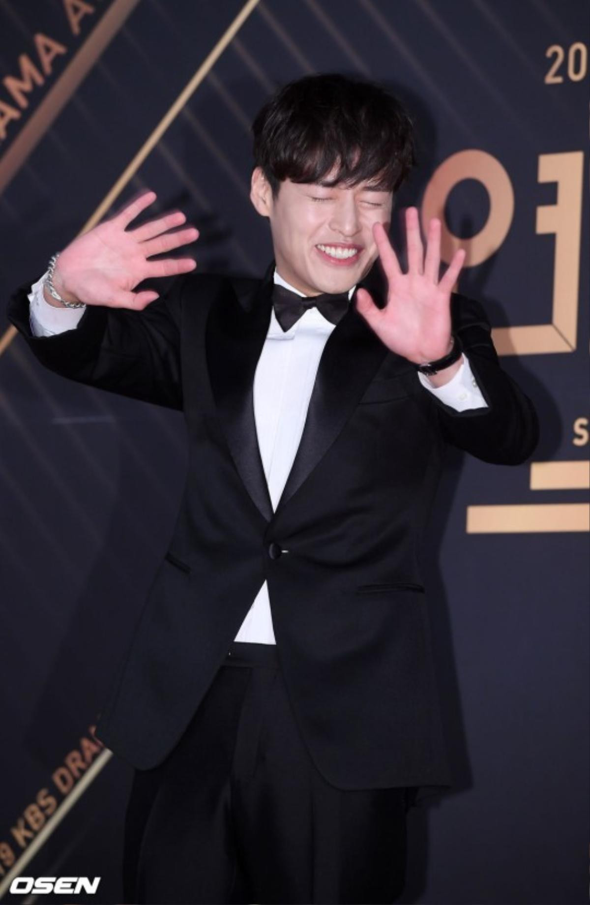 Thảm đỏ 'KBS Drama Awards 2019': Jang Dong Yoon, L (Infinite), Choi Si Won cực điển trai - 'Cười ra nước mắt' với loạt biểu cảm của Kang Ha Neul Ảnh 4