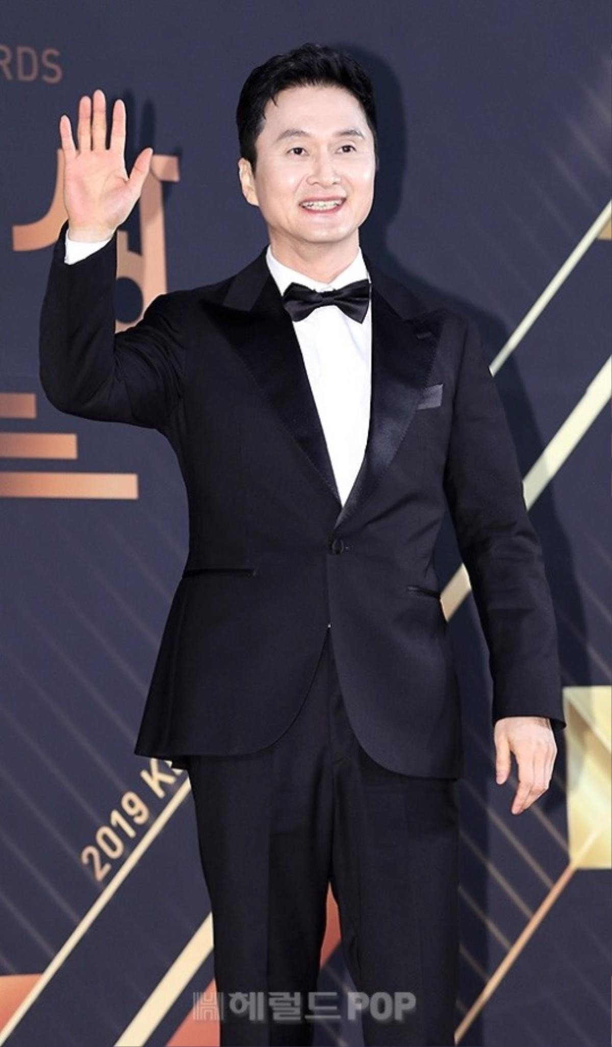 Thảm đỏ 'KBS Drama Awards 2019': Jang Dong Yoon, L (Infinite), Choi Si Won cực điển trai - 'Cười ra nước mắt' với loạt biểu cảm của Kang Ha Neul Ảnh 20