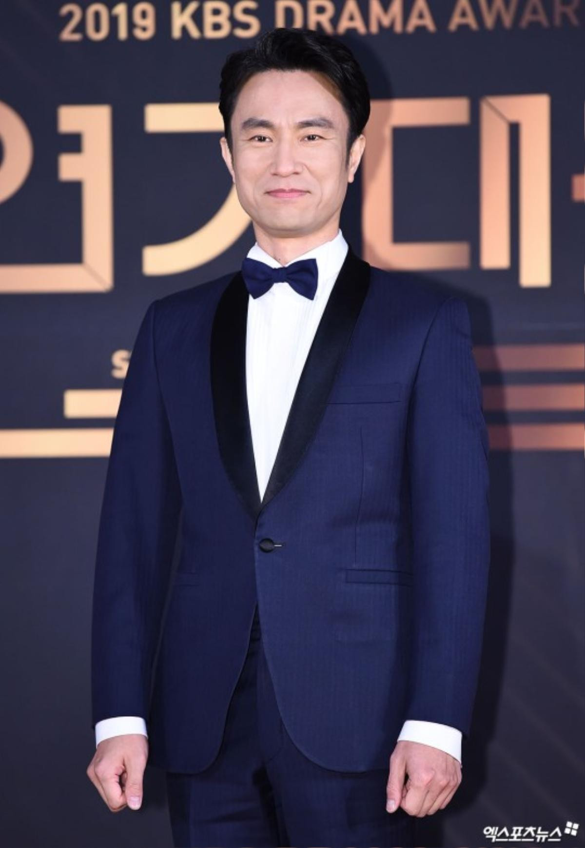 Thảm đỏ 'KBS Drama Awards 2019': Jang Dong Yoon, L (Infinite), Choi Si Won cực điển trai - 'Cười ra nước mắt' với loạt biểu cảm của Kang Ha Neul Ảnh 19