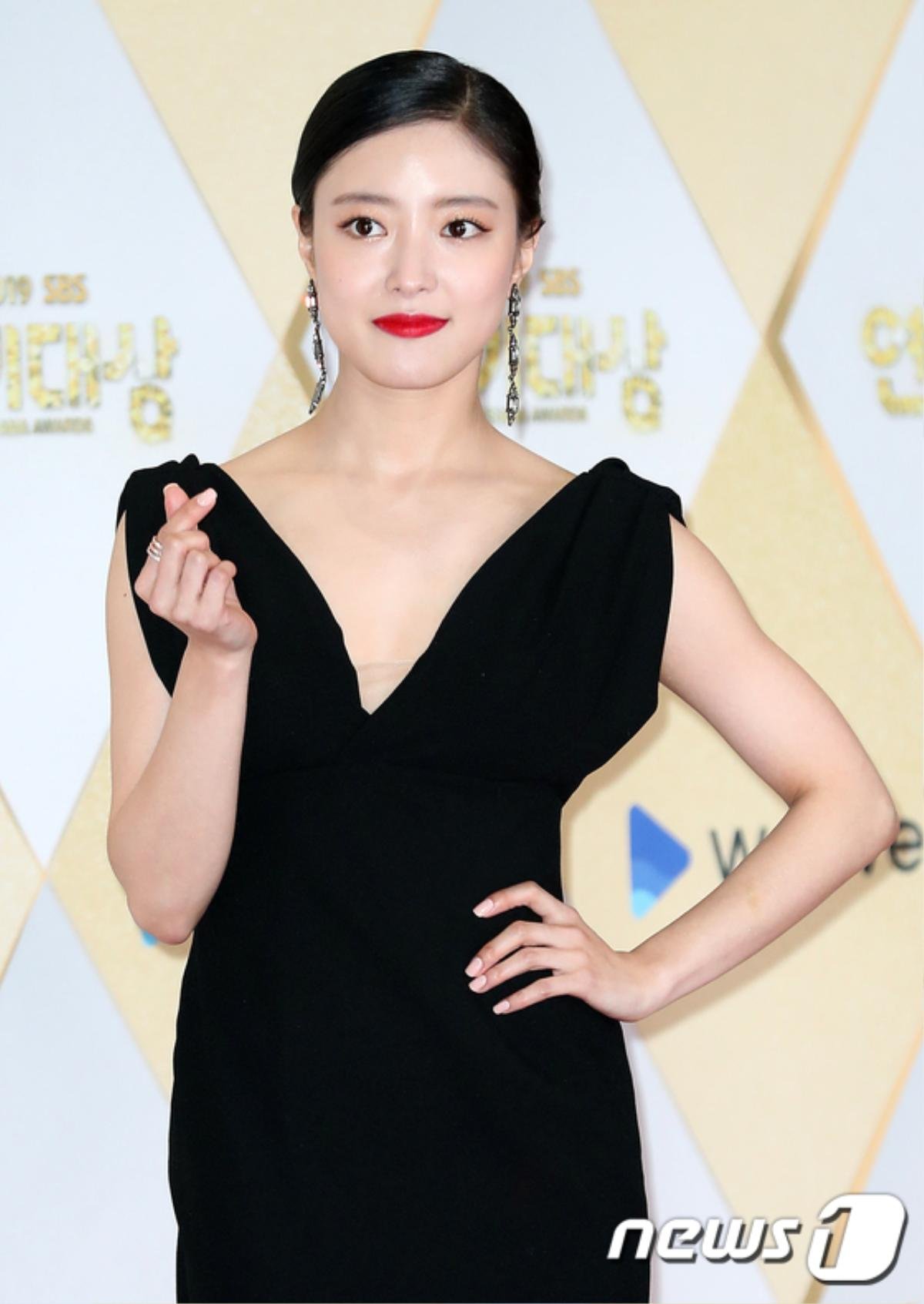 'Thảm đỏ 'SBS Drama Awards 2019': Jang Nara áp đảo nhan sắc Bae Suzy và Hoa hậu Lee Honey Ảnh 23