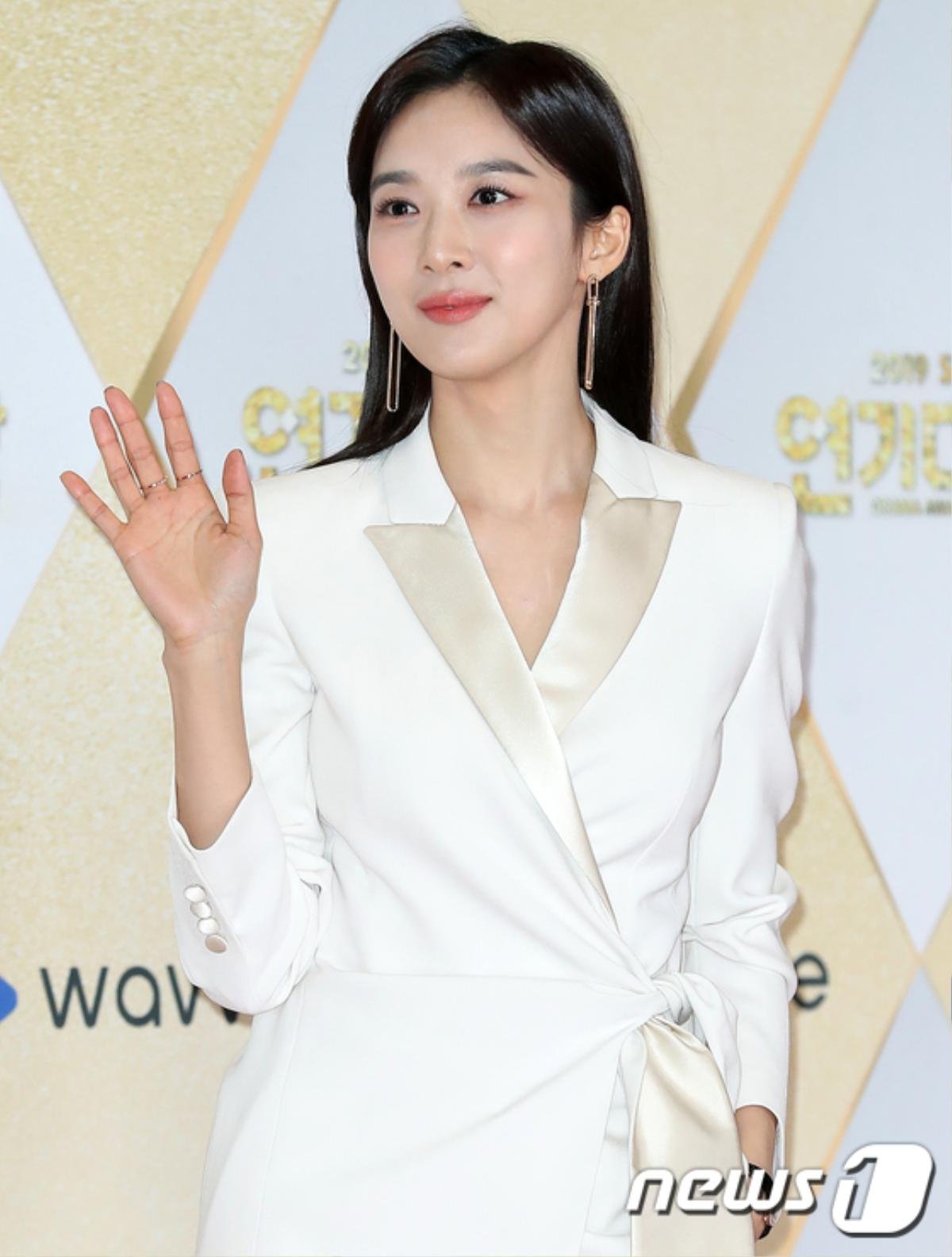 'Thảm đỏ 'SBS Drama Awards 2019': Jang Nara áp đảo nhan sắc Bae Suzy và Hoa hậu Lee Honey Ảnh 12