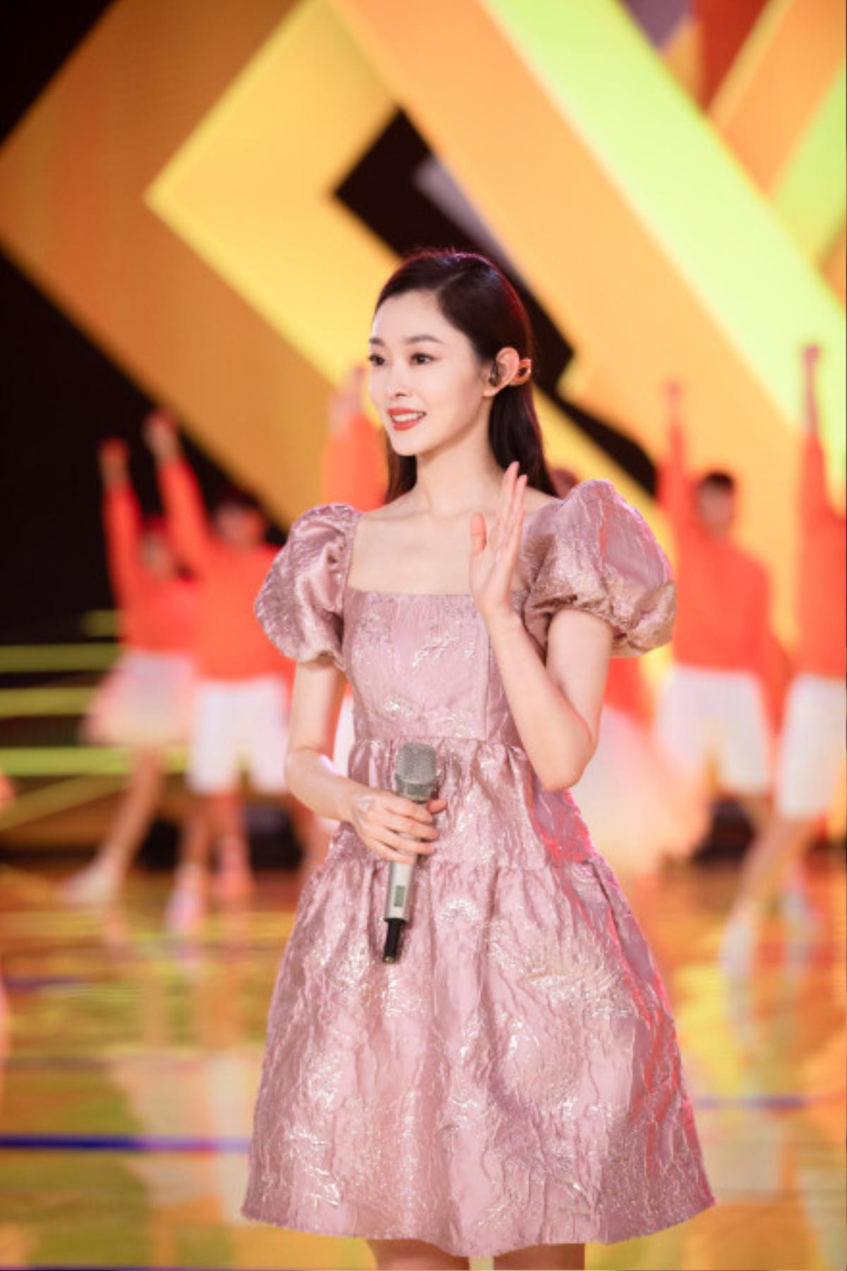 Gala mừng xuân 2020 của đài CCTV: Angelababy xinh như công chúa, Lý Vũ Xuân khí chất ngời ngợi Ảnh 19