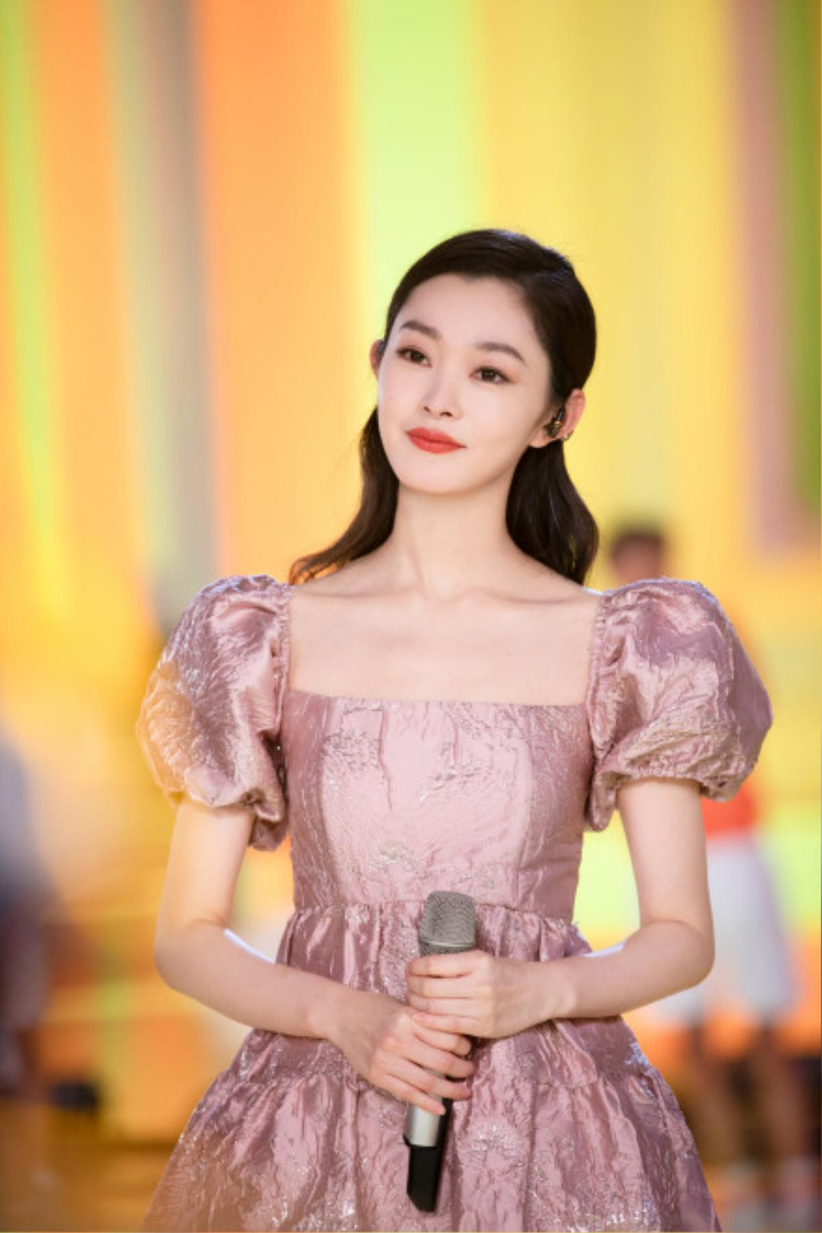 Gala mừng xuân 2020 của đài CCTV: Angelababy xinh như công chúa, Lý Vũ Xuân khí chất ngời ngợi Ảnh 17