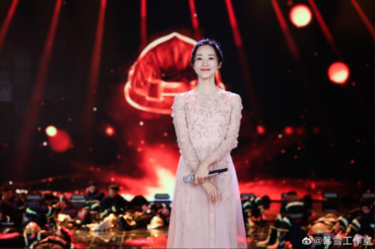 Gala mừng xuân 2020 của đài CCTV: Angelababy xinh như công chúa, Lý Vũ Xuân khí chất ngời ngợi Ảnh 35