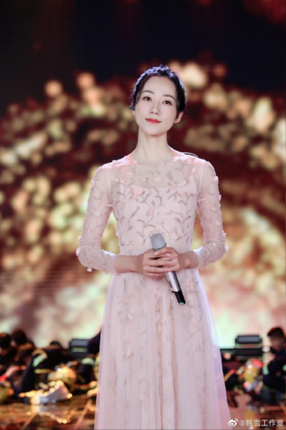 Gala mừng xuân 2020 của đài CCTV: Angelababy xinh như công chúa, Lý Vũ Xuân khí chất ngời ngợi Ảnh 37