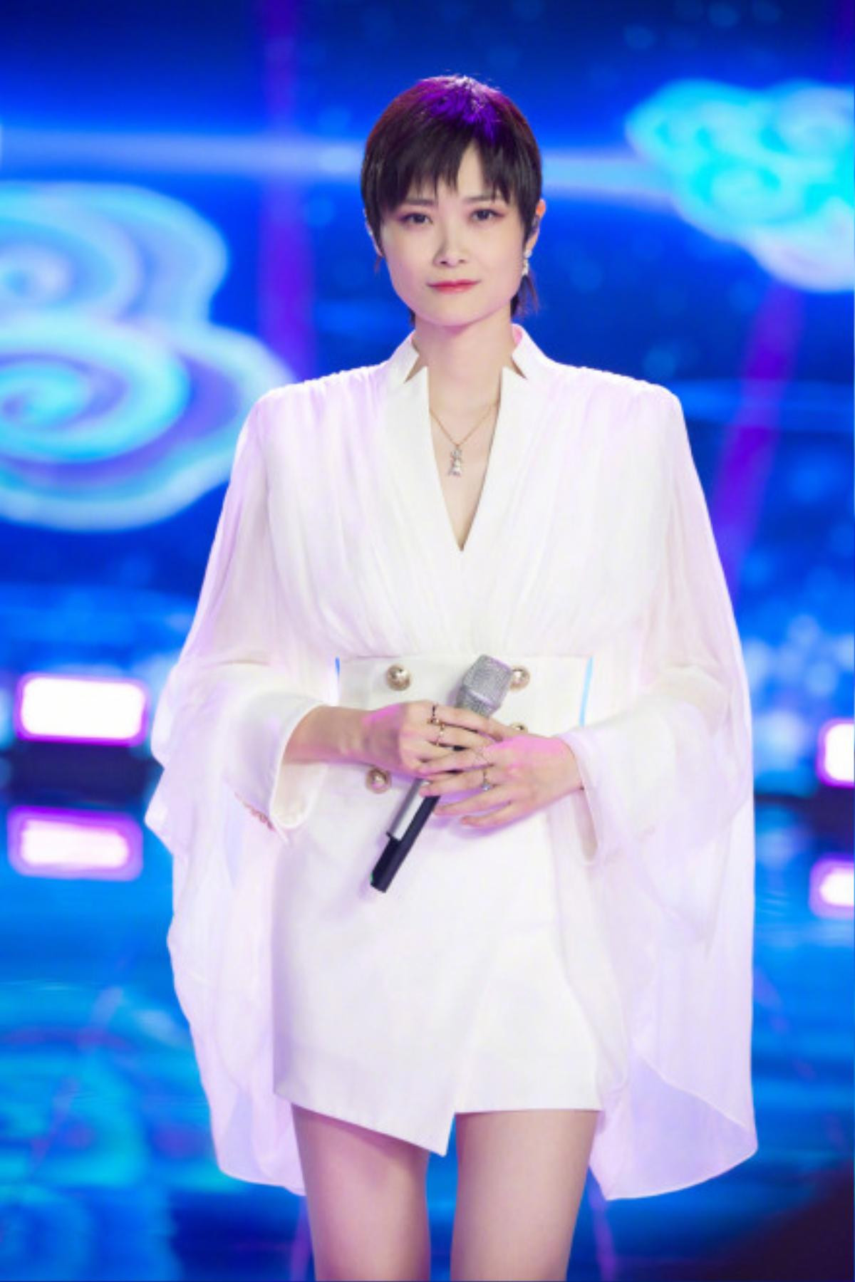 Gala mừng xuân 2020 của đài CCTV: Angelababy xinh như công chúa, Lý Vũ Xuân khí chất ngời ngợi Ảnh 27