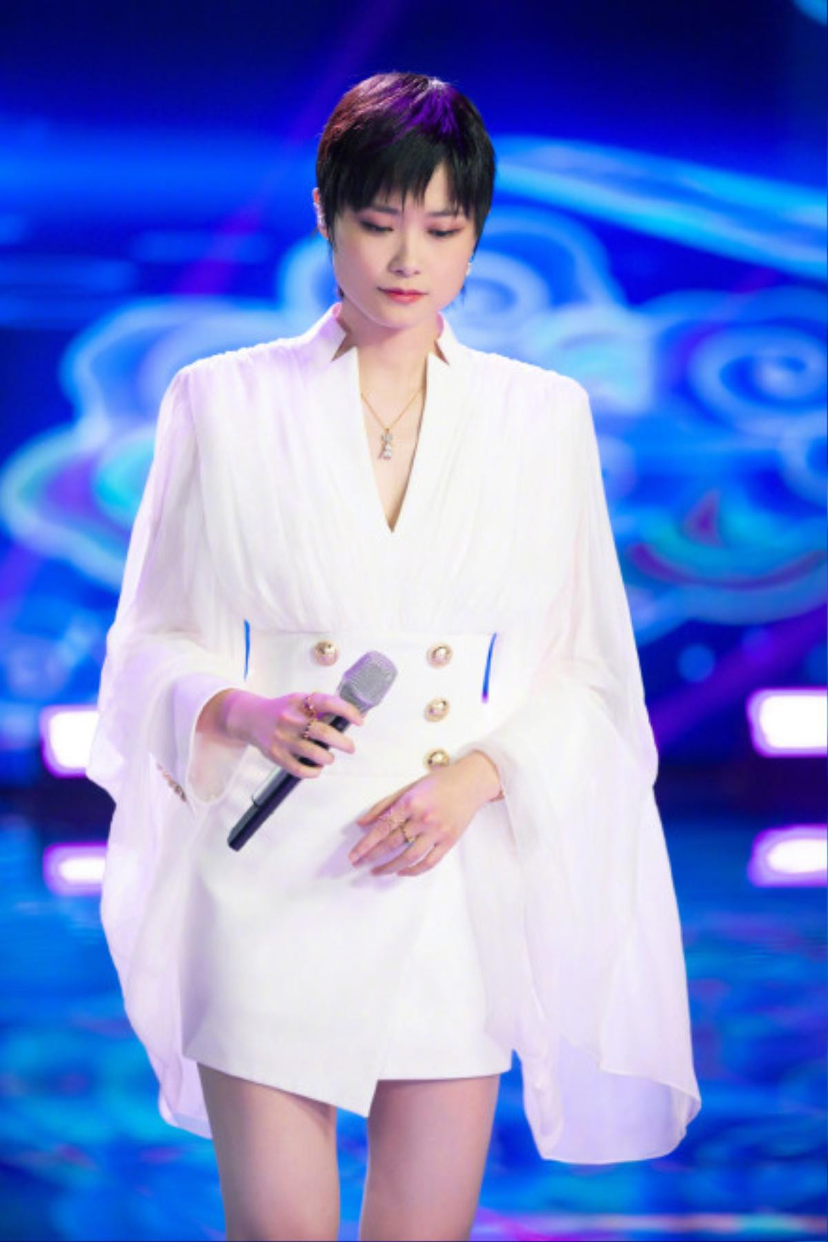 Gala mừng xuân 2020 của đài CCTV: Angelababy xinh như công chúa, Lý Vũ Xuân khí chất ngời ngợi Ảnh 28