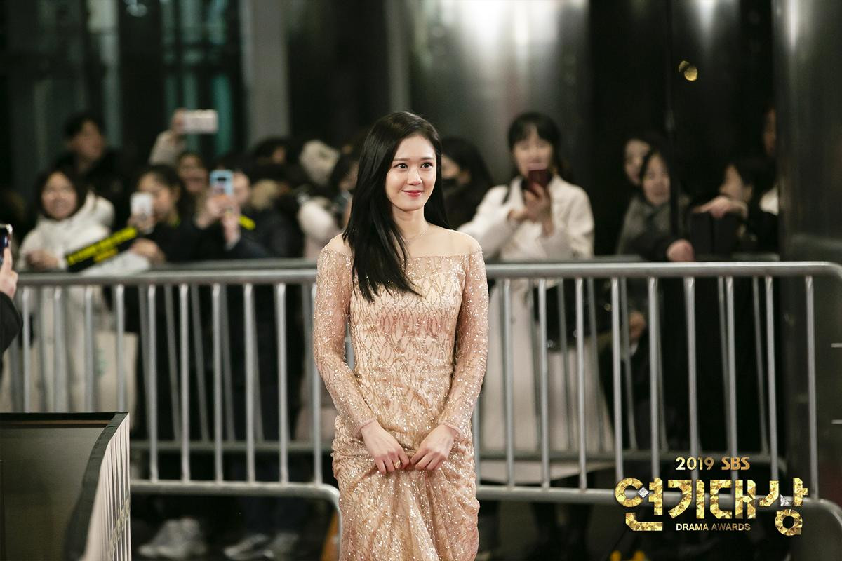 Jang Nara - Kim Nam Gil chạm mặt tại 'SBS Drama Awards 2019' sau tin đồn kết hôn: Đẹp đôi đến lạ! Ảnh 9