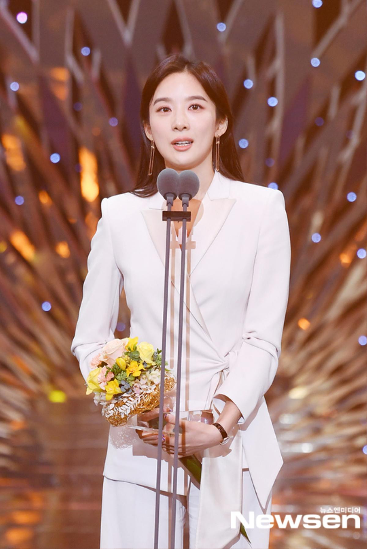 Kết quả 'SBS Drama Awards 2019': Kim Nam Gil nhận Daesang, Suzy đánh bại Jang Nara để thắng lớn Ảnh 8