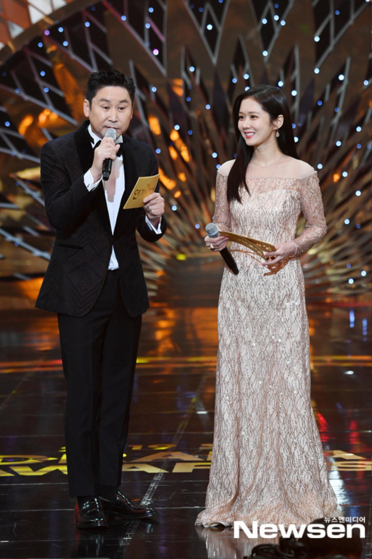 Kết quả 'SBS Drama Awards 2019': Kim Nam Gil nhận Daesang, Suzy đánh bại Jang Nara để thắng lớn Ảnh 1