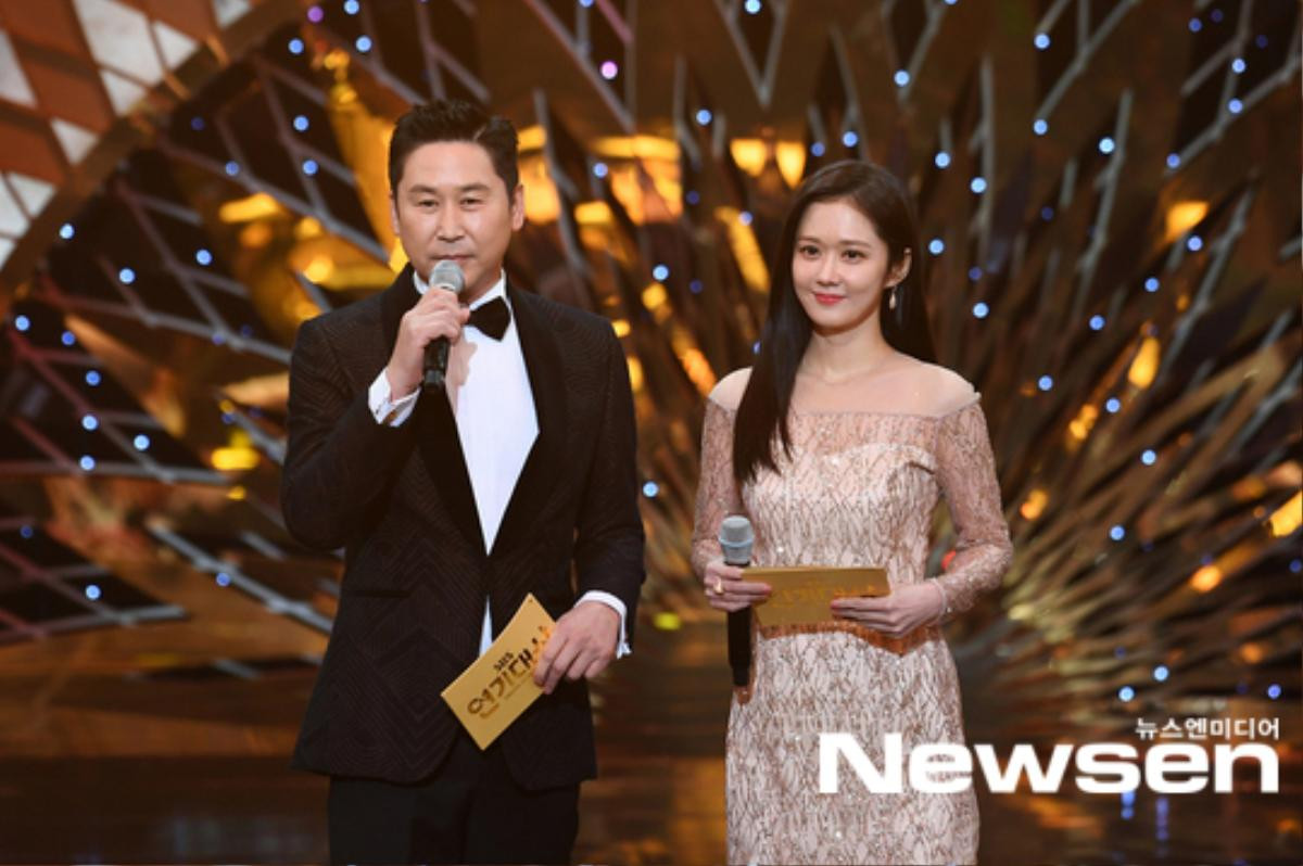 Kết quả 'SBS Drama Awards 2019': Kim Nam Gil nhận Daesang, Suzy đánh bại Jang Nara để thắng lớn Ảnh 2