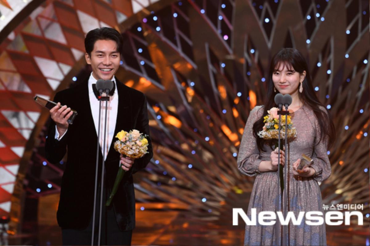 Kết quả 'SBS Drama Awards 2019': Kim Nam Gil nhận Daesang, Suzy đánh bại Jang Nara để thắng lớn Ảnh 11