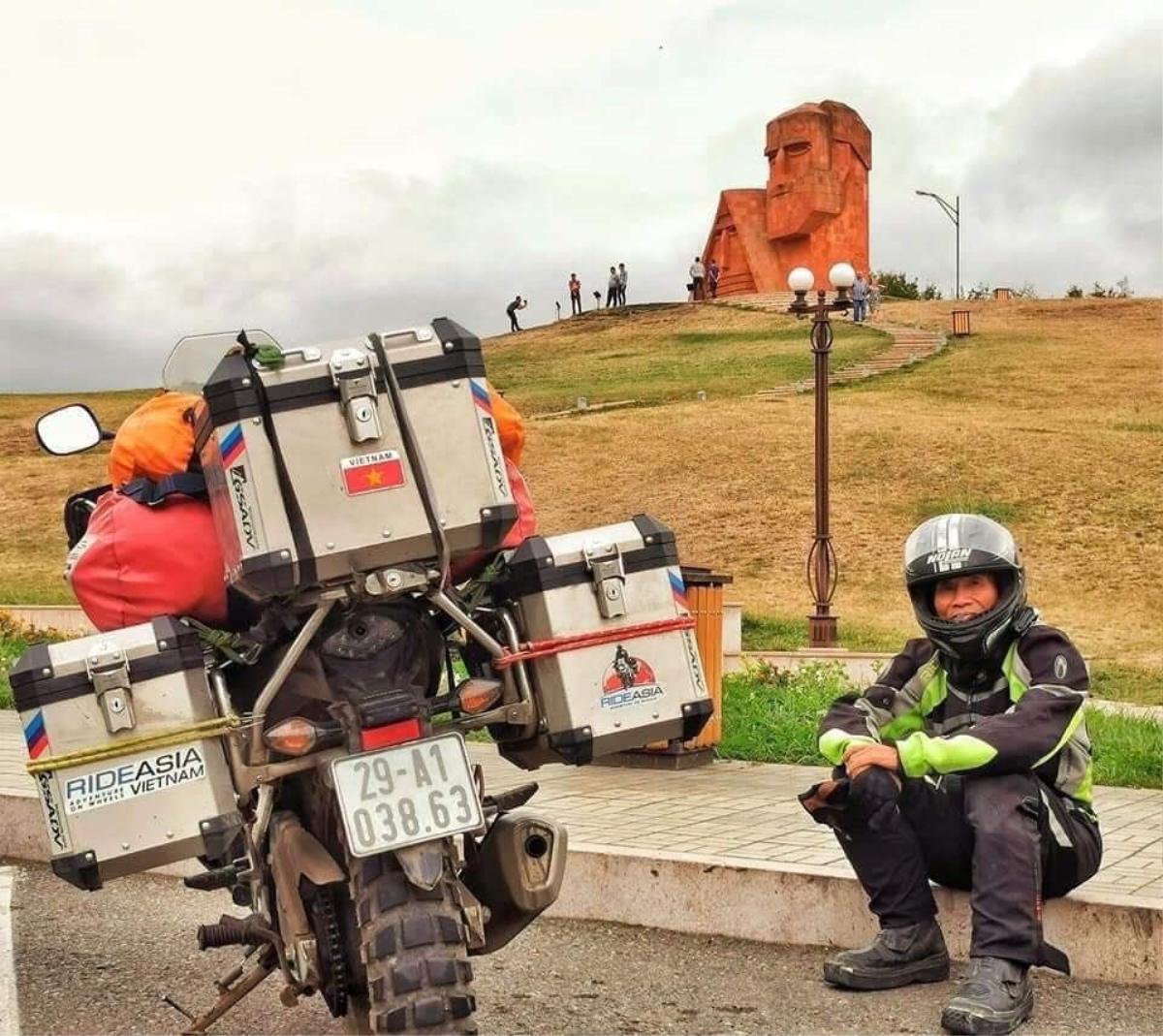 'Phượt thủ' 66 tuổi vượt hơn 45.000 km trong 6 tháng, xuyên qua 2 lục địa Á  - Âu khiến dân tình ngưỡng mộ Ảnh 2