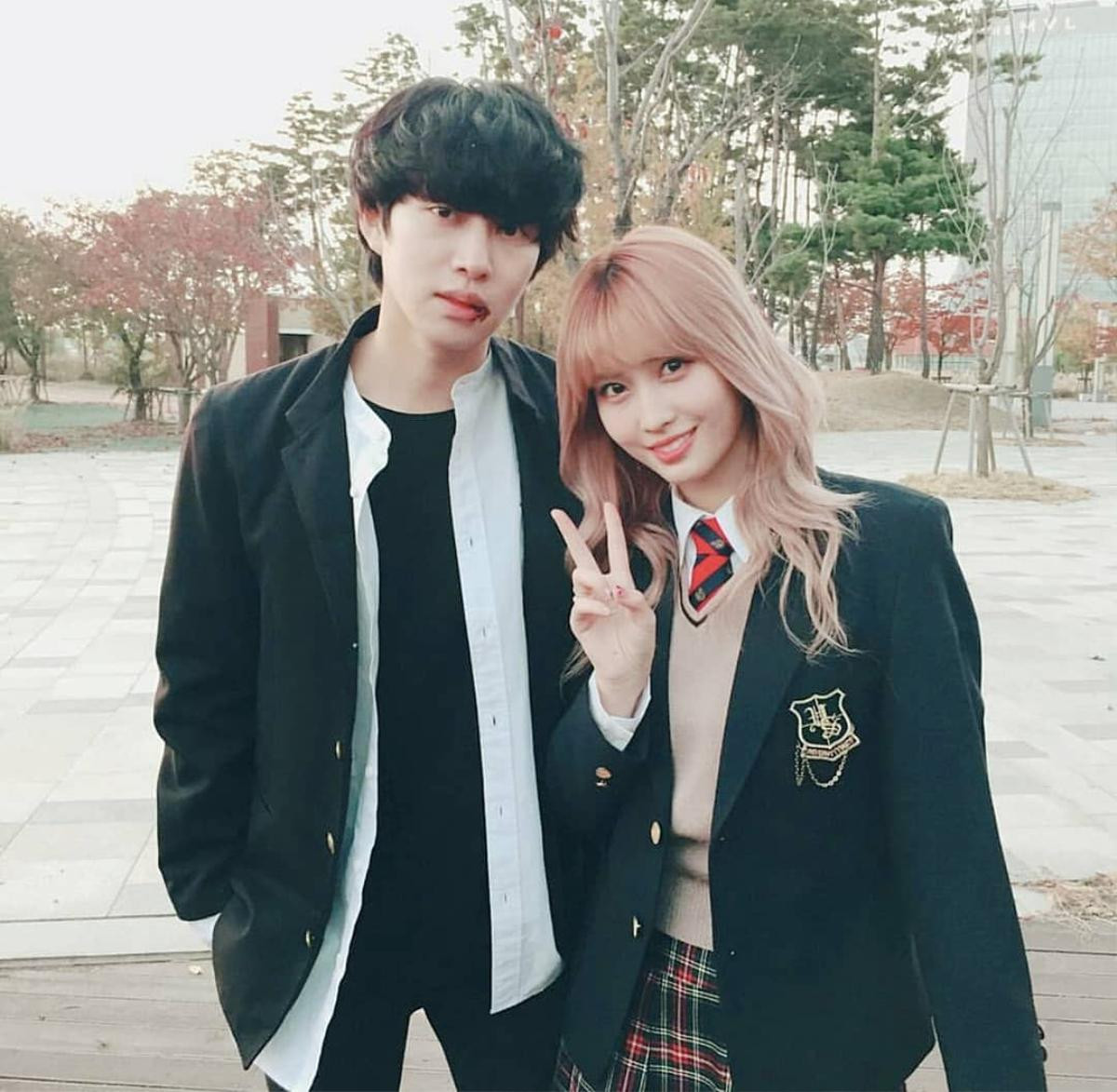 Công ty quản lý xác nhận Kim Heechul và Momo hẹn hò, cùng điểm lại những khoảnh khắc 'tình bể bình' của cặp đôi 2020 Ảnh 3