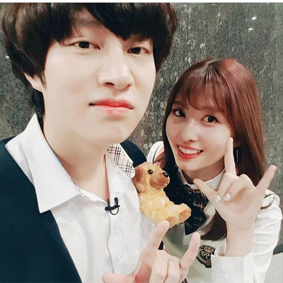 Công ty quản lý xác nhận Kim Heechul và Momo hẹn hò, cùng điểm lại những khoảnh khắc 'tình bể bình' của cặp đôi 2020 Ảnh 5