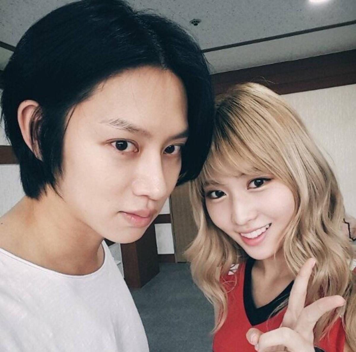 Công ty quản lý xác nhận Kim Heechul và Momo hẹn hò, cùng điểm lại những khoảnh khắc 'tình bể bình' của cặp đôi 2020 Ảnh 1