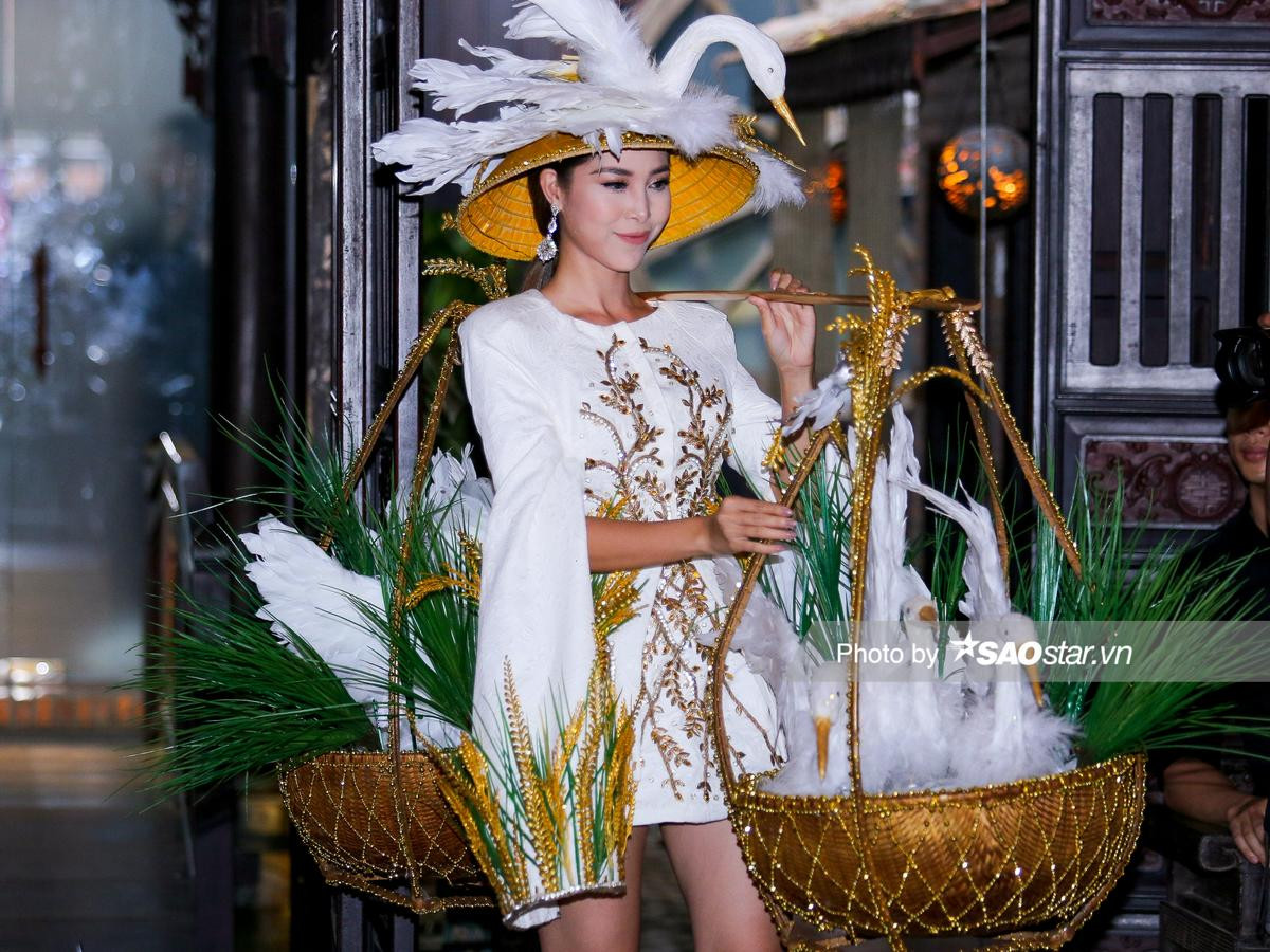 Bộ trang phục dân tộc được Mỹ Duyên mang đến Miss Global 2019 hóa ra đã từng được siêu mẫu Khả Trang diện qua trước đó Ảnh 4