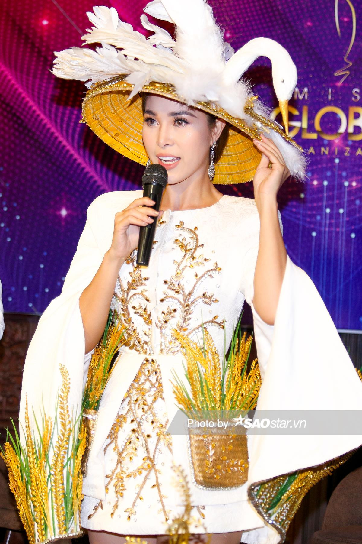 Bộ trang phục dân tộc được Mỹ Duyên mang đến Miss Global 2019 hóa ra đã từng được siêu mẫu Khả Trang diện qua trước đó Ảnh 5