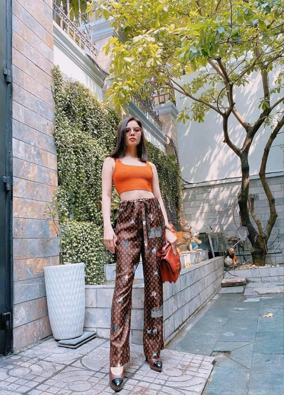 Lê Quyên U40 mà vẫn chất chơi với loạt streetstyle croptop đủ sắc màu Ảnh 2