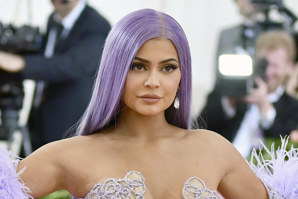 6 người nổi tiếng đạt 1 tỷ lượt 'thả tim' trên Instagram 2019: Dẫn đầu là Kylie Jenner, Lisa (BlackPink) bất ngờ góp mặt Ảnh 1