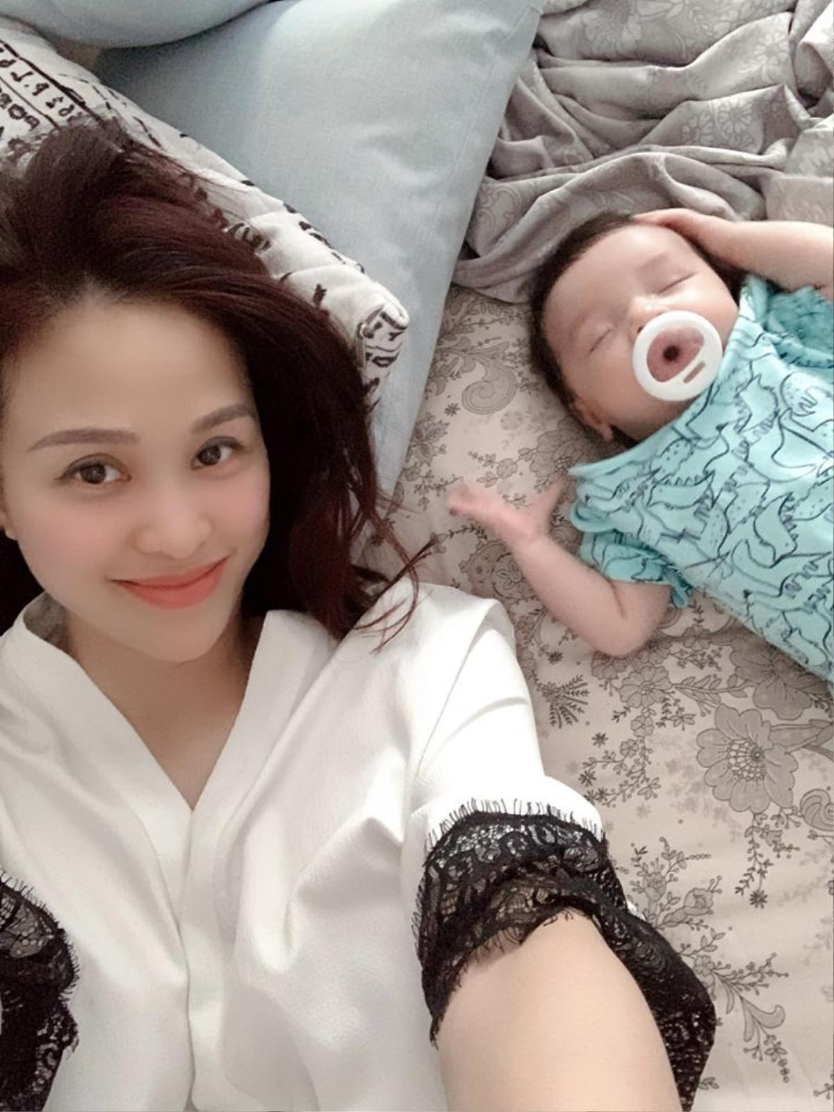 Siêu mẫu Phương Mai chia sẻ về cuộc sống 'bỉm sữa' sau 6 tuần sinh con Ảnh 2