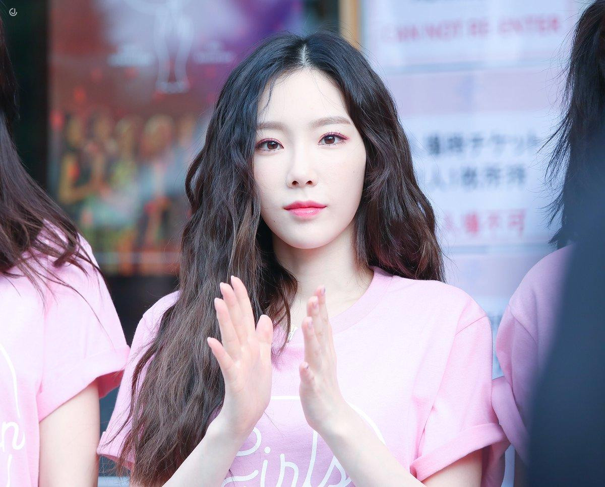 Taeyeon (SNSD) lộ dấu hiệu trầm cảm đáng lo sau khi Sulli và Goo Hara tự tử Ảnh 6