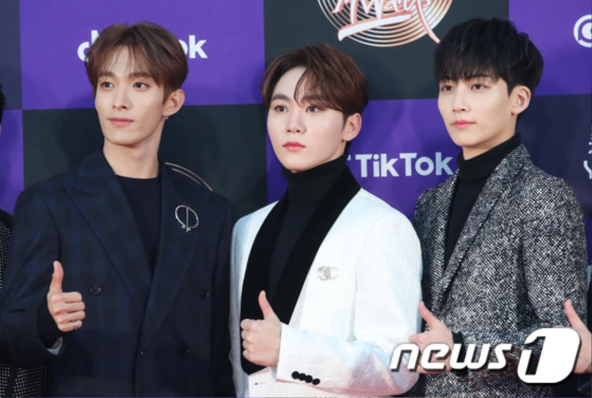 'Golden Disc Awards 2020': Phát sốt khi BTS, NU'EST, Got7 và Seventeen đọ 'visual' trên thảm đỏ ngày 2 Ảnh 46