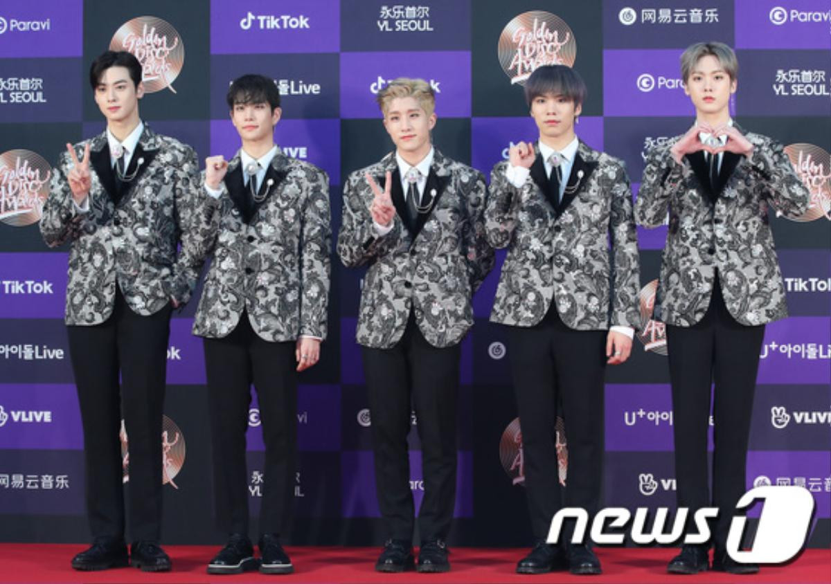 'Golden Disc Awards 2020': Phát sốt khi BTS, NU'EST, Got7 và Seventeen đọ 'visual' trên thảm đỏ ngày 2 Ảnh 51