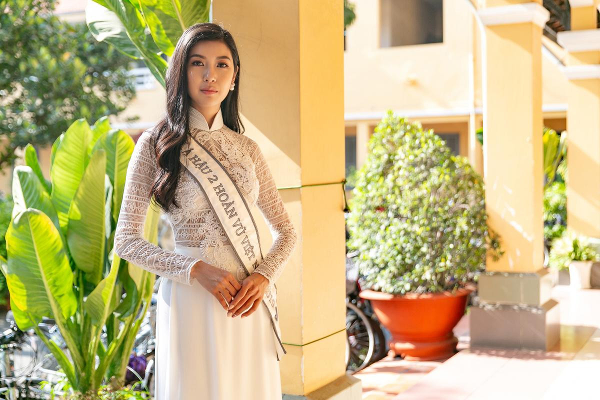 Thúy Vân diện áo dài trắng đẹp rạng rỡ: 'Tái hiện' hình ảnh thi Miss International 2015 Ảnh 11