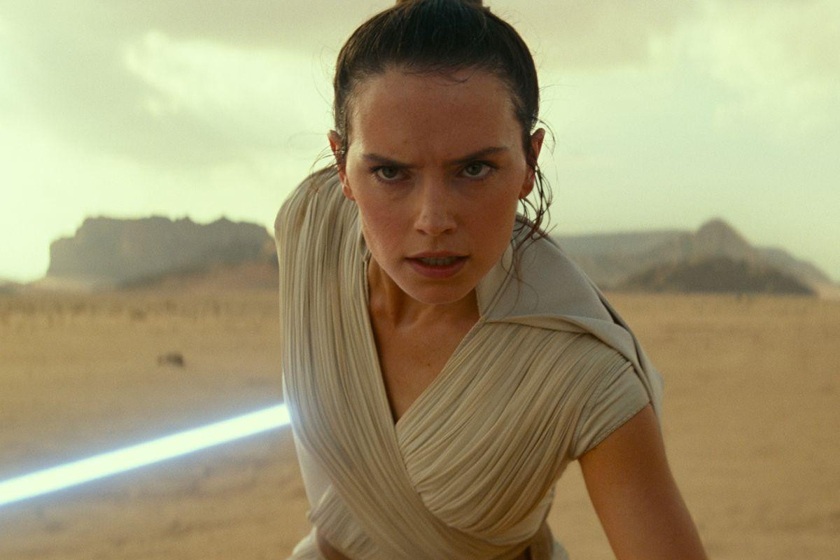 Hành động khó hiểu của Rey ở cuối 'Star Wars: The Rise of Skywalker' có ý nghĩa gì? Ảnh 1