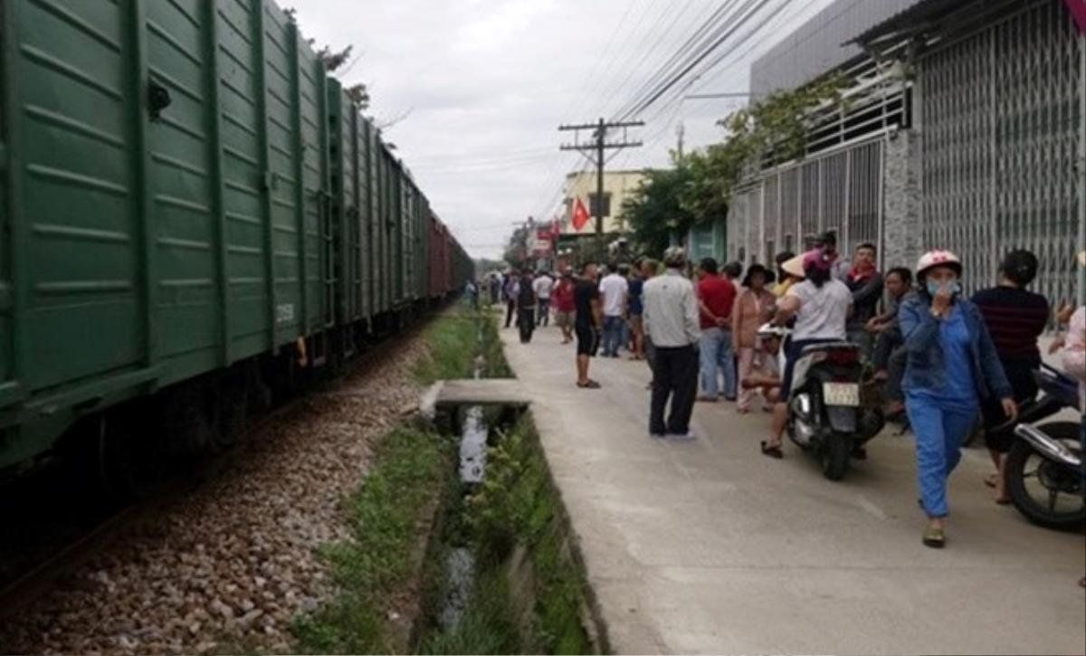 Nhiều nhân chứng bất lực nhìn người đàn ông bị tàu hỏa đâm tử vong Ảnh 2