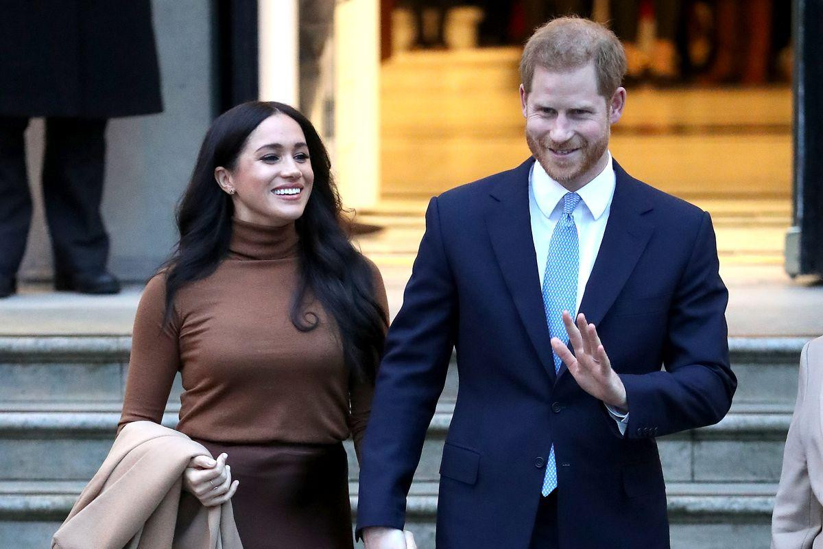 Tài khoản Instagram có đến 10 triệu fan, Hoàng tử Harry và vợ Meghan chỉ theo dõi đúng 1 người Ảnh 1