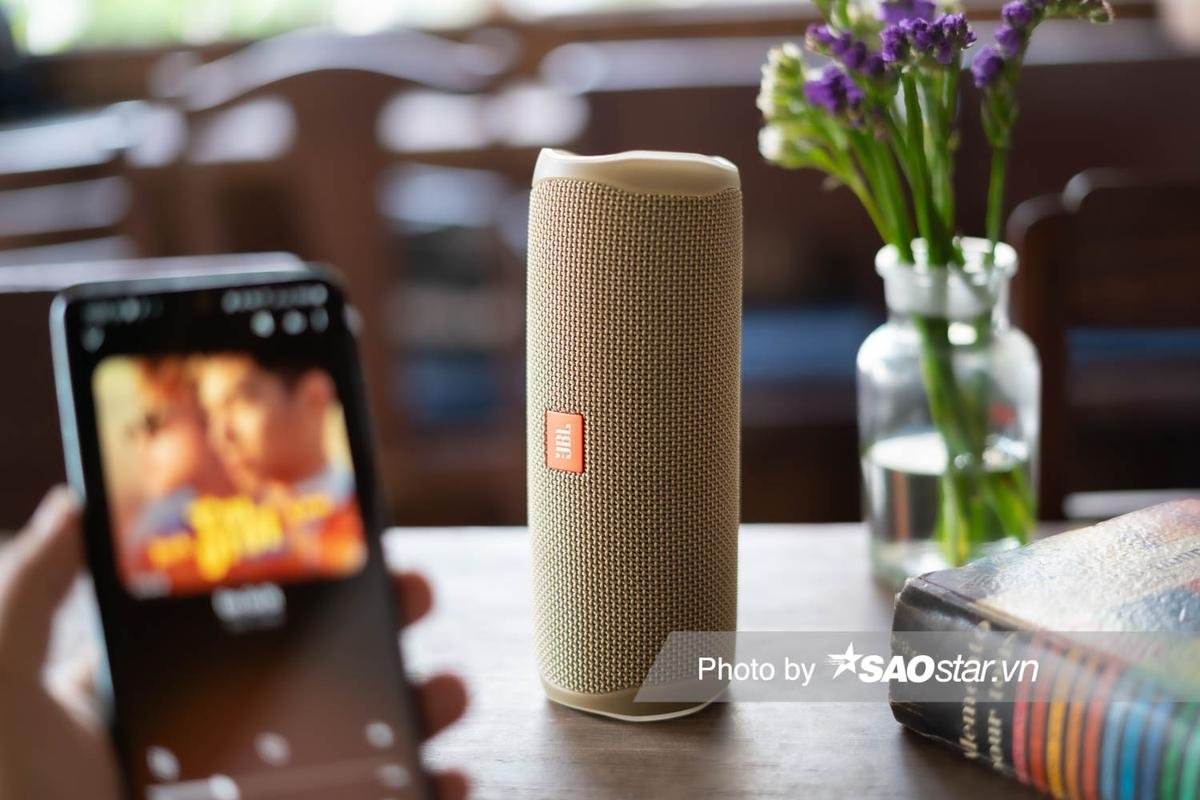 Dùng thử bộ đôi loa JBL Pulse 4 & Flip 5: Thiết kế đẹp, âm lớn, pin khoẻ Ảnh 11