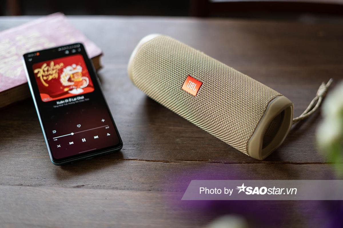 Dùng thử bộ đôi loa JBL Pulse 4 & Flip 5: Thiết kế đẹp, âm lớn, pin khoẻ Ảnh 12