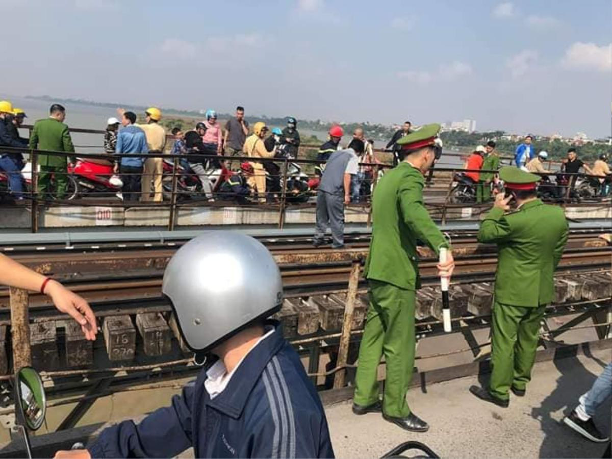 Cuộc sống gia đình bế tắc, người đàn ông ôm con nhỏ 7 tháng tuổi định nhảy cầu Long Biên tự tử Ảnh 3