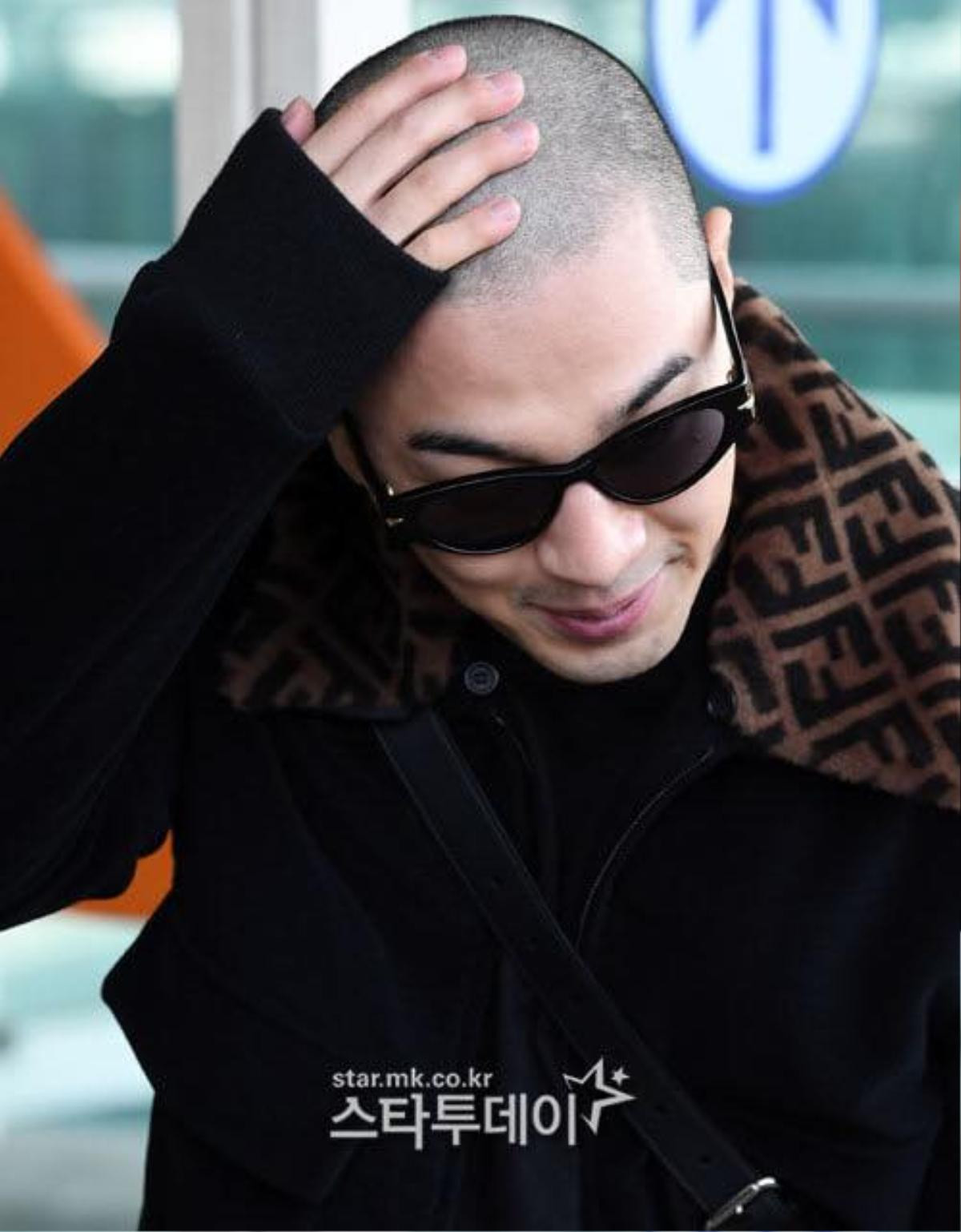 Taeyang (BIGBANG) tái xuất với mái tóc 'đồi trọc' sành điệu lấy lại phong độ đẹp trai vốn có ngày nào Ảnh 4