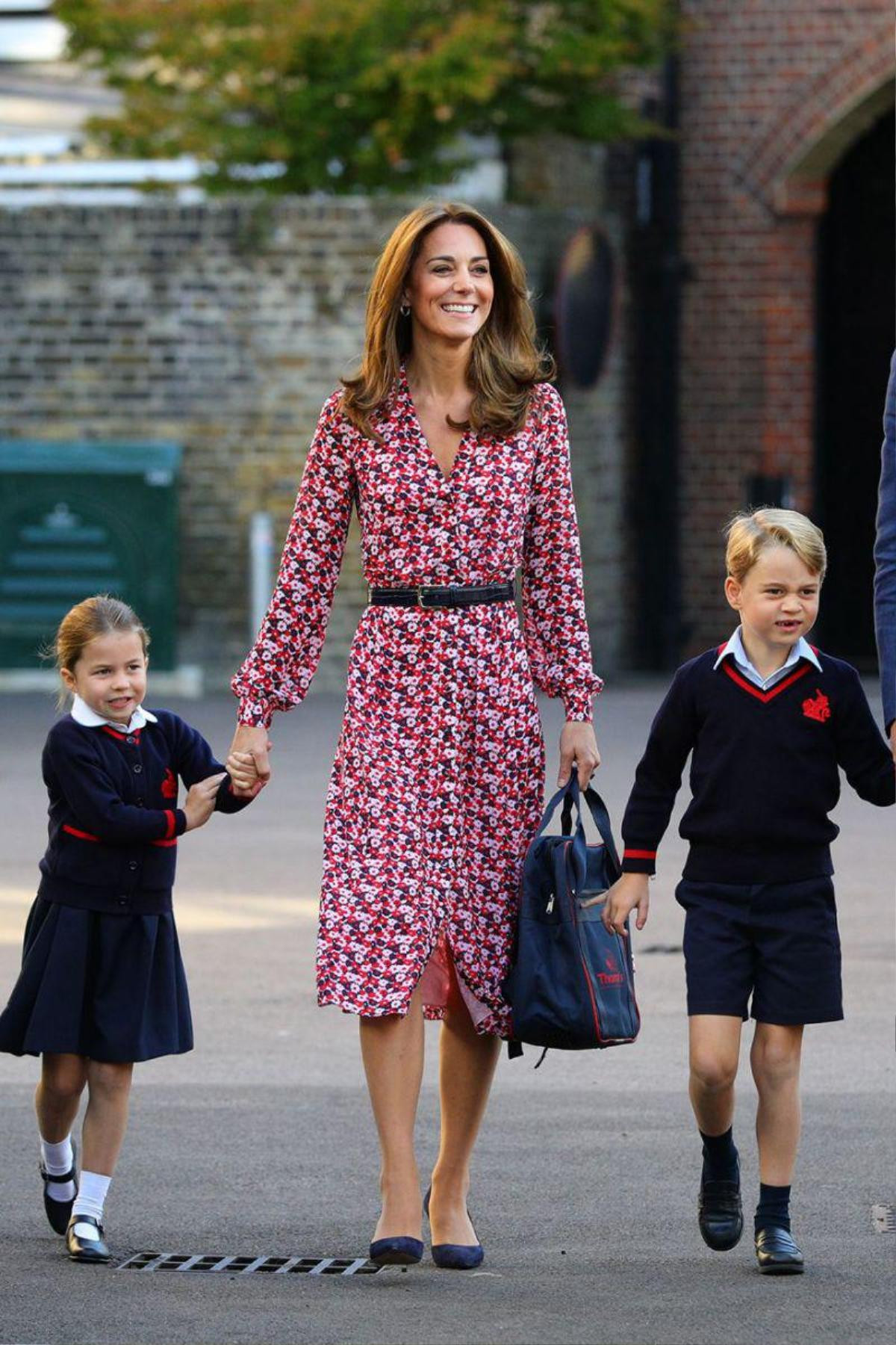 13 khoảnh khắc hài hước chứng minh Kate Middleton cũng giống mọi người vợ - người mẹ khác Ảnh 1