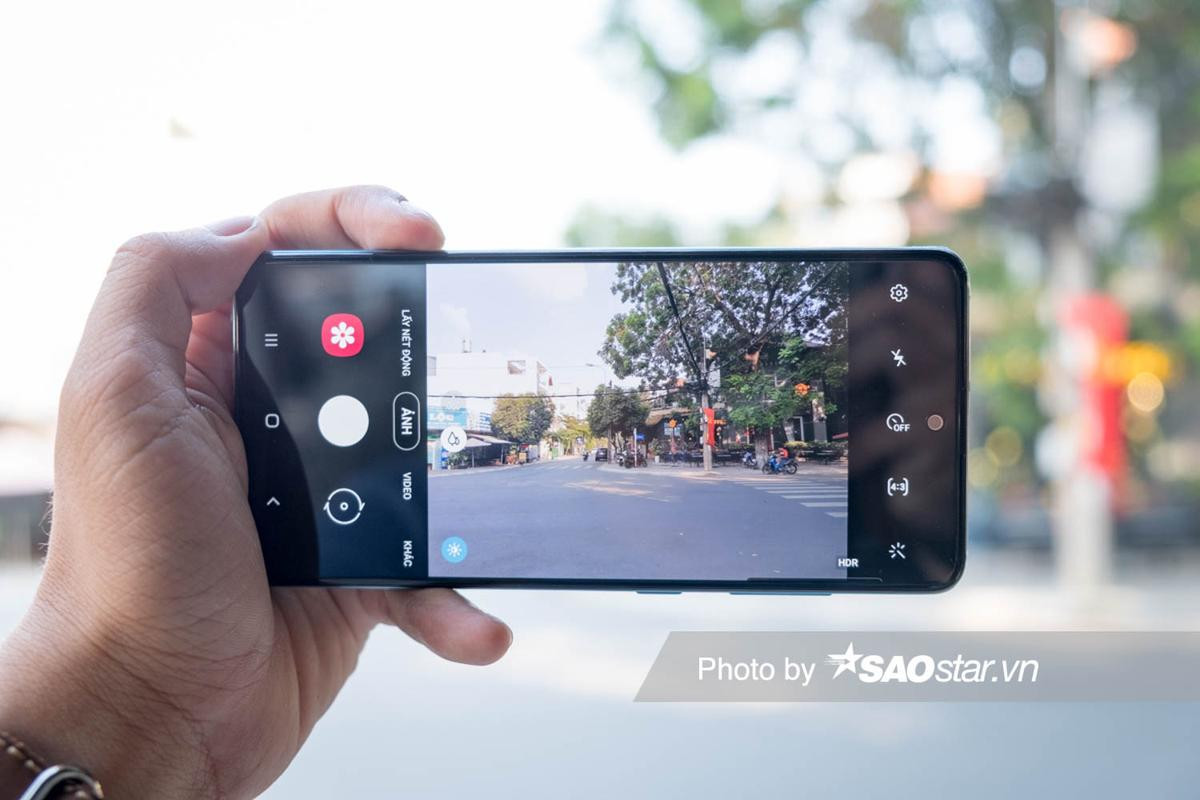 Mở hộp Galaxy A51: Điểm nhấn là cụm 4 camera! Ảnh 7