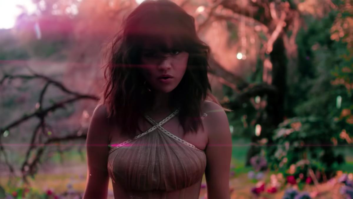 Cùng lạc vào 'thánh địa tâm hồn' của Selena Gomez trong MV mới nhất: Rare Ảnh 6