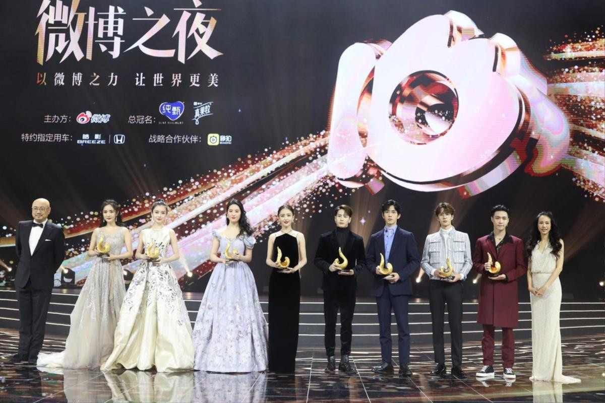 'Đêm hội weibo 2019': Không ngoài dự đoán, Tiêu Chiến và Dương Tử trở thành King và Queen của năm Ảnh 22