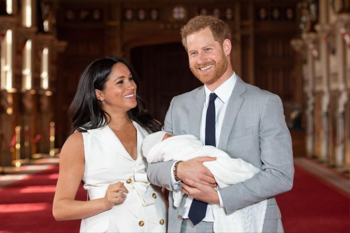 Đây là nguy cơ sẽ xảy đến với bé Archie nếu Harry và Meghan từ bỏ đội cận vệ Ảnh 1